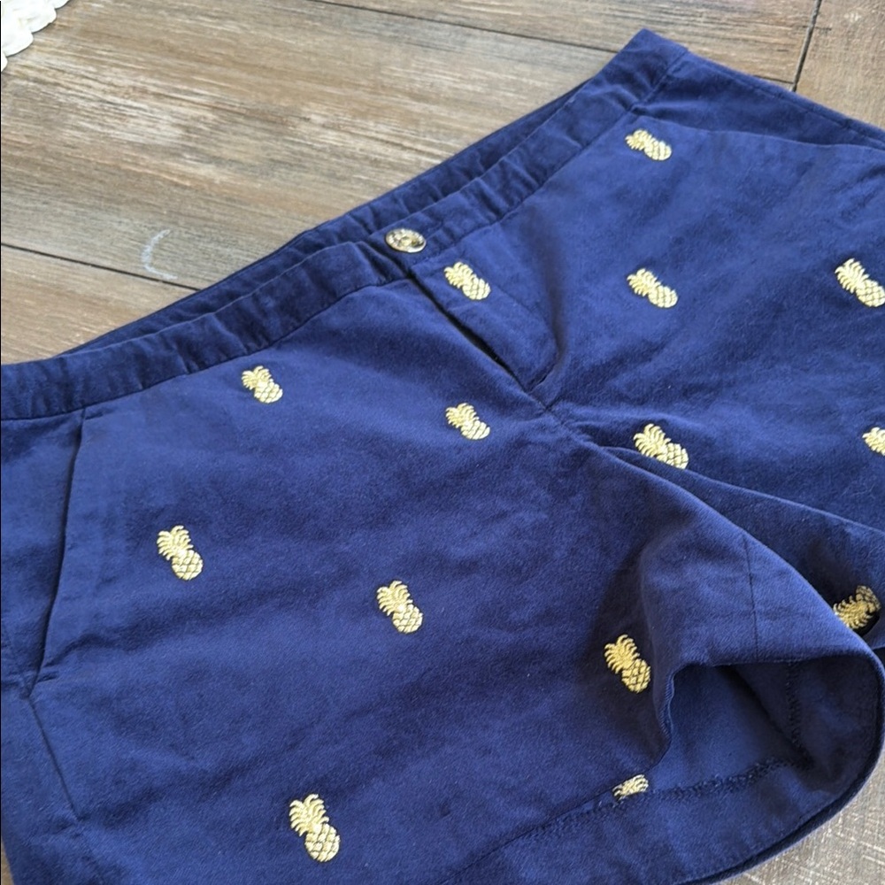 Lilly Pulitzer - Light velvet Navy Pineapple Embroidered Shorts